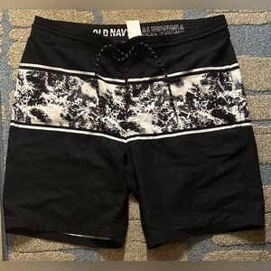 Old Navy Men’s Hybrid Printed Swim Trunk